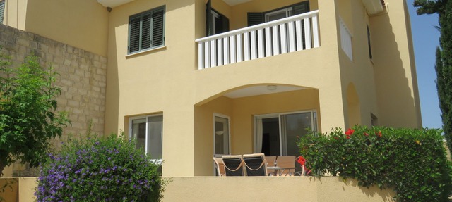 Three bedroom villa on a popular complex with A/C and WiFi included in Paphos