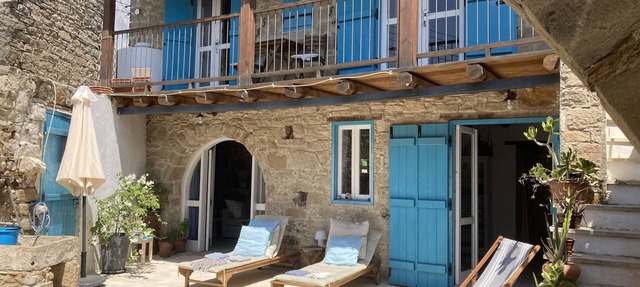 Traditional detached house in the heart of the village in Tochni