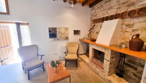 Traditional Village Pool Paradise Family Apartment in Skarinou