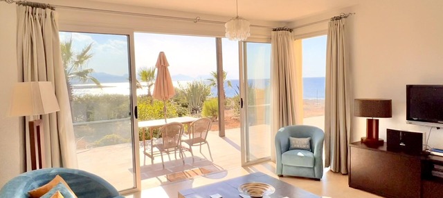 True frontline apartment with private sandy beach in Tatlisu - "King" Apartment in Tatlısu