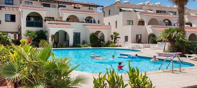 Two bedroom apartment in Paphos with communal pool in Paphos