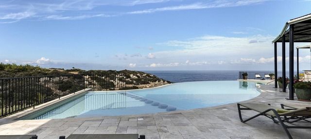 Ultimate Luxury Seaside Golf serviced accommodation in Cyprus in Girne