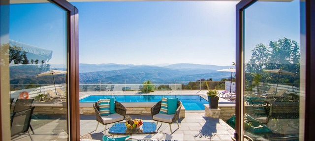 Uninterrupted views of the countryside at this 3 bedroom refurbished villa in Theletra