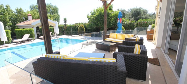 Villa 21 Luxury Villa including a fabulous outdoor kitchen & pool, Beach 5 mins in Karsiyaka