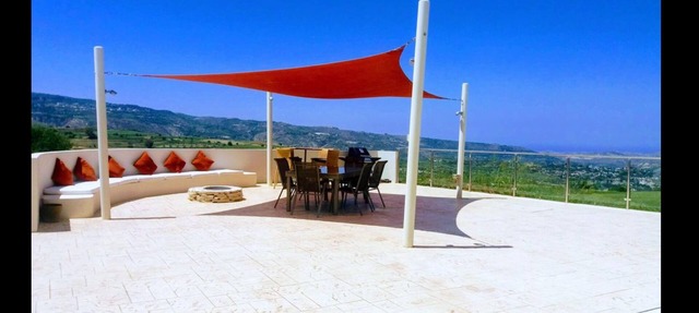 Villa Aera 5 bedrooms with AC and large private pool option to heat. in Stroumbi