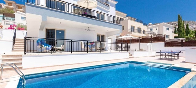 Villa Amorosa - 4 Bed Villa with Private Pool! in Peyia