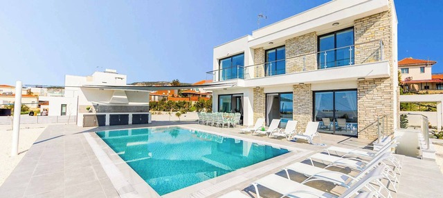 Villa Andromeda - Five Bedroom Villa, Sleeps 10 in Peyia