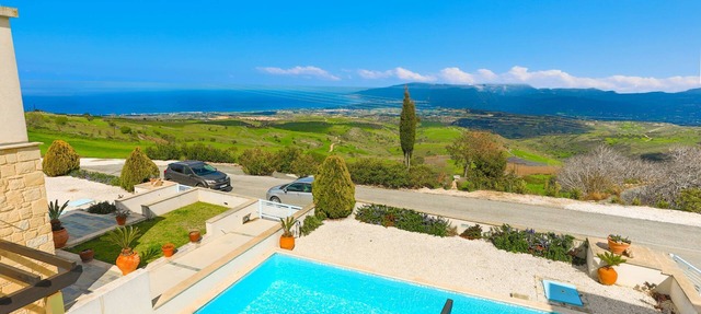 Villa Angelena: Panoramic Views, Pool, away from it all in Droushia