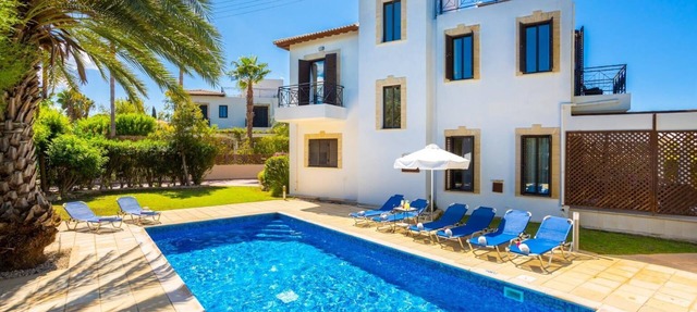 Villa Anna - Four Bedroom Villa, Sleeps 8 in Latchi