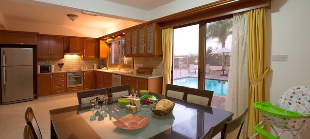 Villa Anna Marina - a Private villa that sleeps 8 guests in 4 bedrooms in Paphos