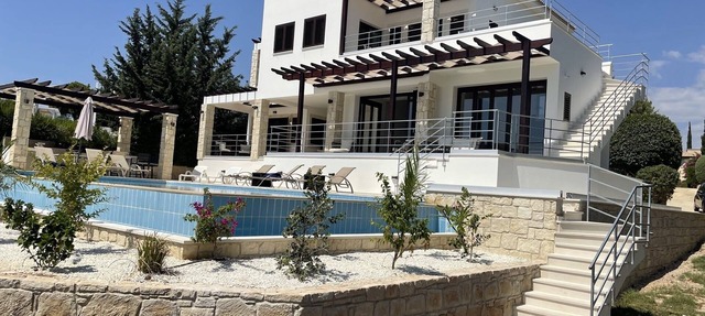 Villa Aphrodite Hills with Infinity Pool, Sea Views, Golf and Tennis in Kouklia