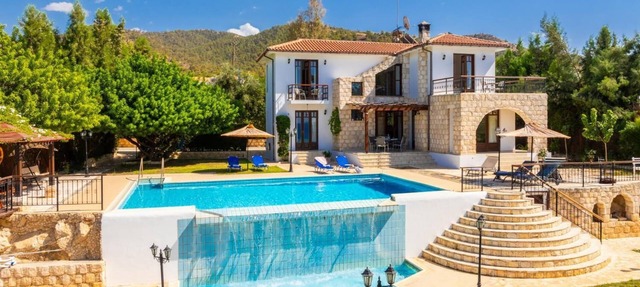 Villa Ariadne - Four Bedroom Villa, Sleeps 10 in Argaka