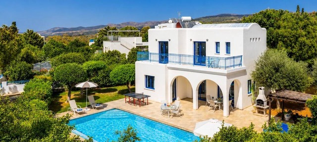 Villa Artemis - Four Bedroom Villa, Sleeps 8 in Peyia