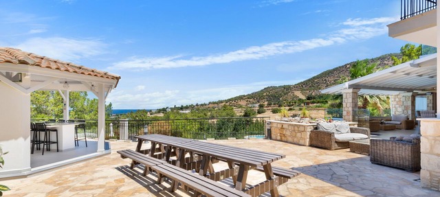 Villa Charno - a villa that sleeps 08 guests in 4 bedrooms in Ayia Marina