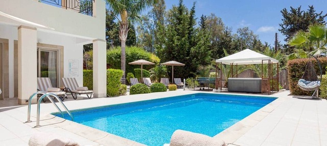 Villa Chiara - 4 Bed Villa With Private Pool! in Kissonerga