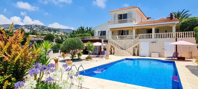 Villa Chrysos - Three Bedroom Villa, Sleeps 6 in Tala