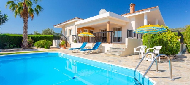 Villa Chrystalla - Three Bedroom Villa, Sleeps 6 in Neo Chorio