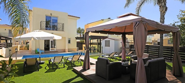 Villa Crystalia - 350m from Kalamies Beach in Larnaca