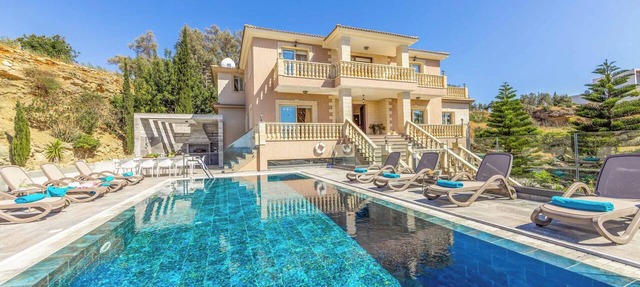 Villa Vasilissa - Five Bedroom Villa, Sleeps 10 in Agia Marina Chrysochous