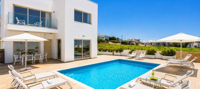 Villa Diana Seaside - Four Bedroom Villa, Sleeps 8 in Pomos