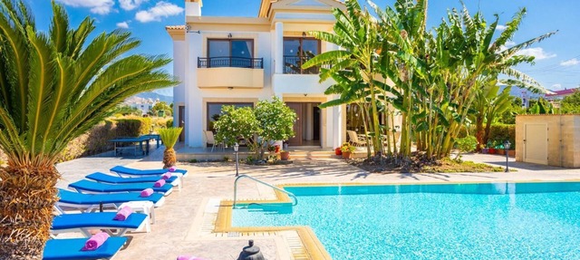 Villa Dora - Four Bedroom Villa, Sleeps 8 in Argaka