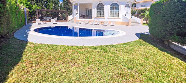 Villa Elysium - 4 bedroom luxurious holiday home in Ayia Napa