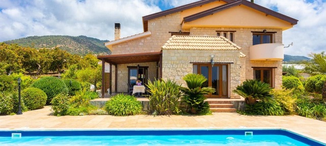 Villa Erato - Three Bedroom Villa, Sleeps 6 in Nea Dimmata