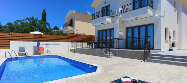 Villa Ernica: Holiday Villa To Rent, Pool, Views, WiFi, A/C in Meladeia
