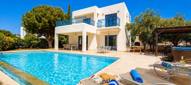 Villa Estia - Three Bedroom Villa, Sleeps 6 in Peyia