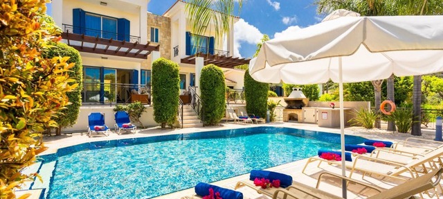 Villa Galina - Five Bedroom Villa, Sleeps 10 in Neo Chorio