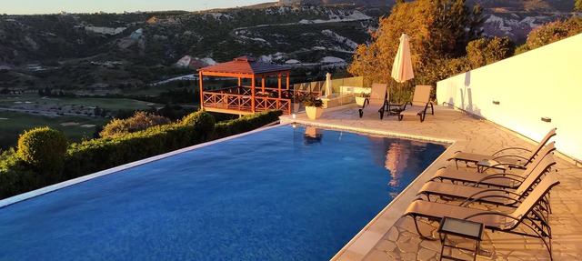 Villa HERMIONA - Wake Up To A Golf View in Paphos
