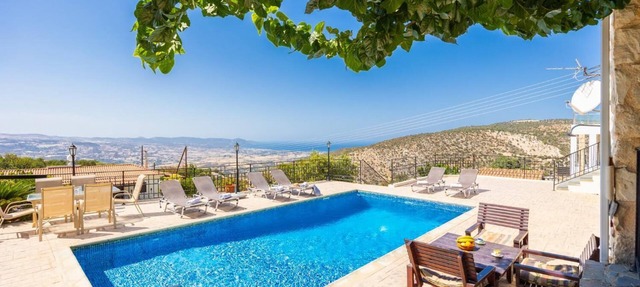 Villa Irene Palace - Five Bedroom Villa, Sleeps 11 in Peristerona