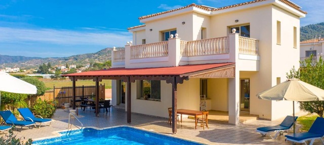 Villa Jan Lui - Four Bedroom Villa, Sleeps 8 in Argaka