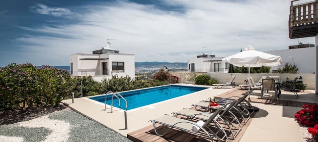 Villa Jenny, Modern 3BDR Latchi Villa with Pool and Stunning Views in Latchi