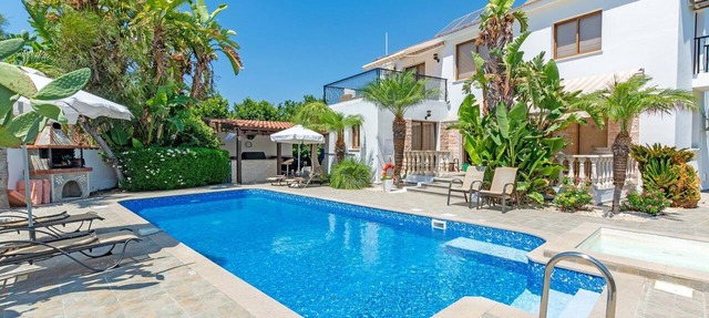 Villa Kyriakos - a villa that sleeps 6 guests in 3 bedrooms in Polis