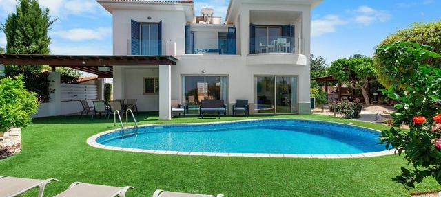 Villa Latchi Marina 21 - a villa that sleeps 6 guests in 3 bedrooms in Latchi