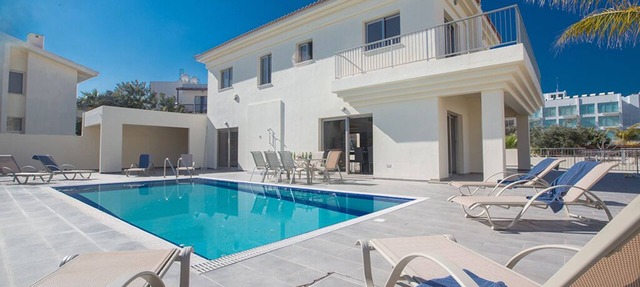 Villa Layla, Lovely 4BDR Protaras Villa with Private Pool, Close to the Beach in Protaras