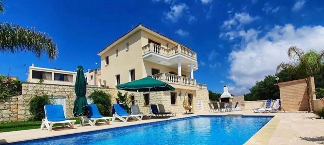 Villa Lazmari - Mountain Views, Private Pool & Garden in Kathikas