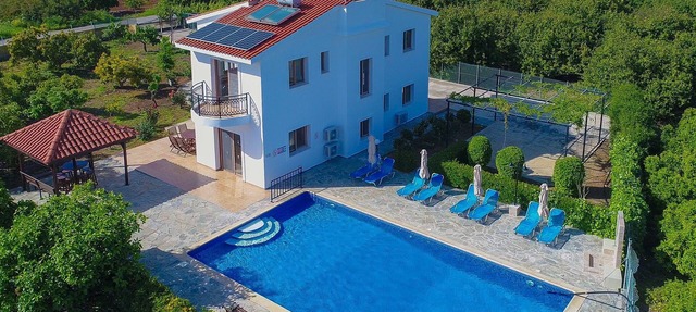 Villa Leda Finiki: Latchi secluded villa, pool, A/C, Wi Fi in Latchi