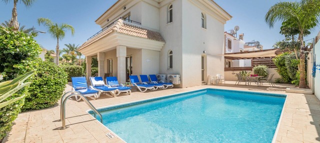 Villa Lindo - Charming Kapparis Getaway in Protaras