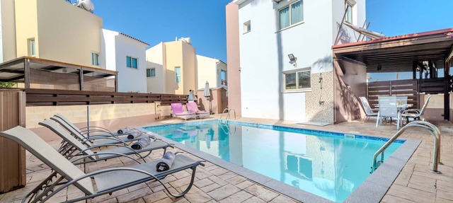 Villa Maria - Charming Pernera Getaway in Protaras