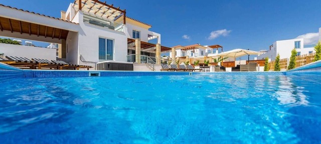 Villa Marina - 5 Bed Villa, Private Pool, Fantastic Location in Peyia