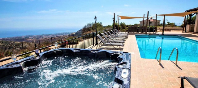 Villa mit Blick auf die Berge und Whirlpool by Interhome in Kathikas Village