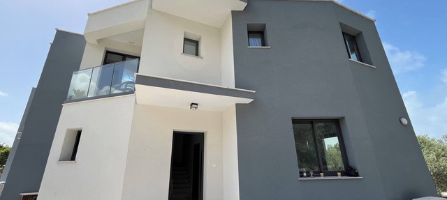 Villa - Modern 4 Bedroom in Kissonerga