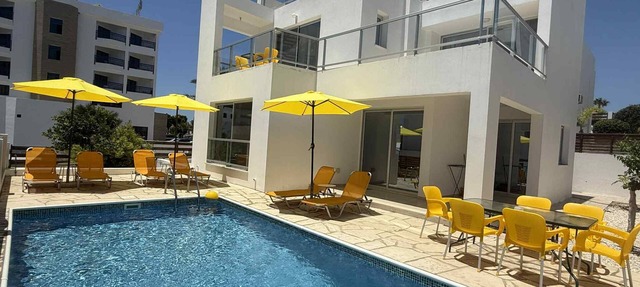 Villa Mulberry Retreat Near Everything In Coral Bay in Peyia