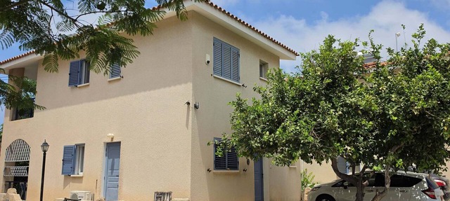Villa Nadezda – 3-Bedroom Villa with Pool near Paphos Harbour in Pafos