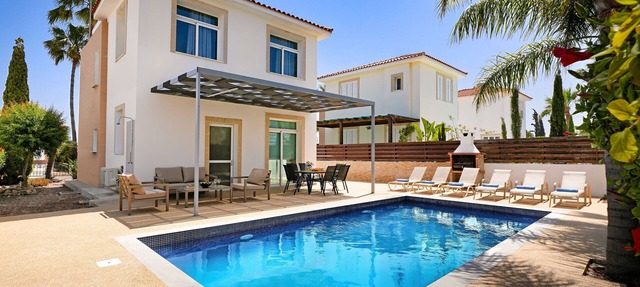 Villa Natalie - Walking to Fig Tree Bay in Paralimni