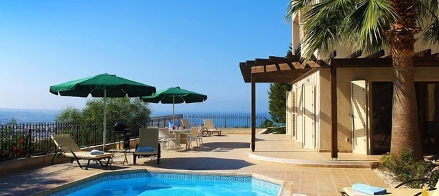 Villa Naxos - Stunning Private Villa with Amazing Views in Zalatzion
