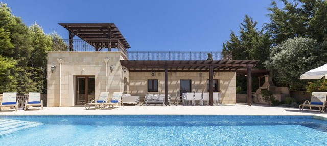 Villa Nicodemus - Four Bedroom Resort, Sleeps 8 in Kouklia
