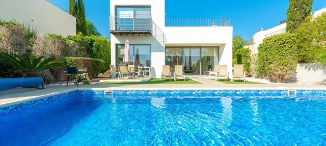 Villa Ocean View - a villa that sleeps 6 guests in 3 bedrooms in Latchi